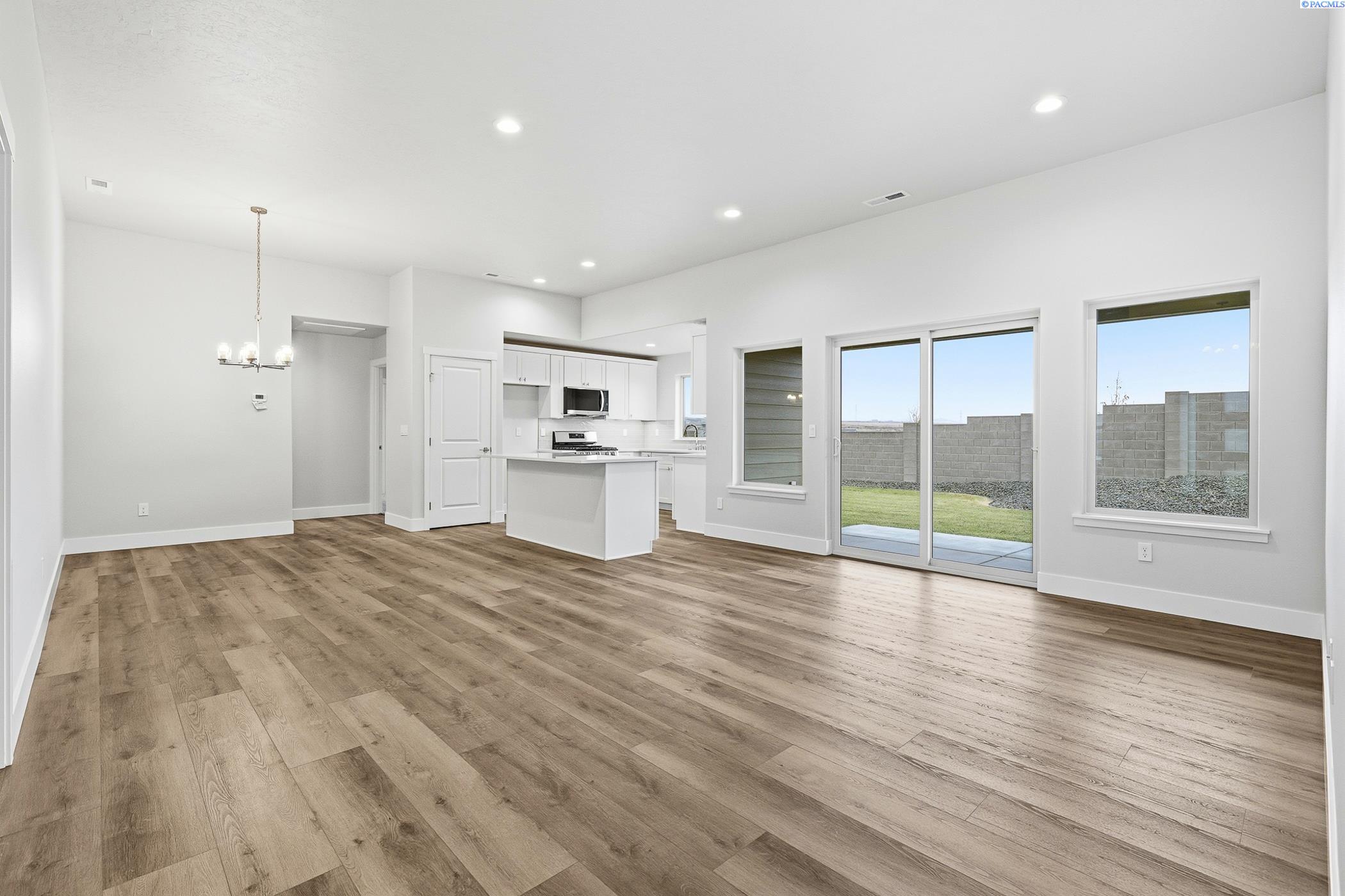 2888 S Roosevelt St, Kennewick, WA 99338