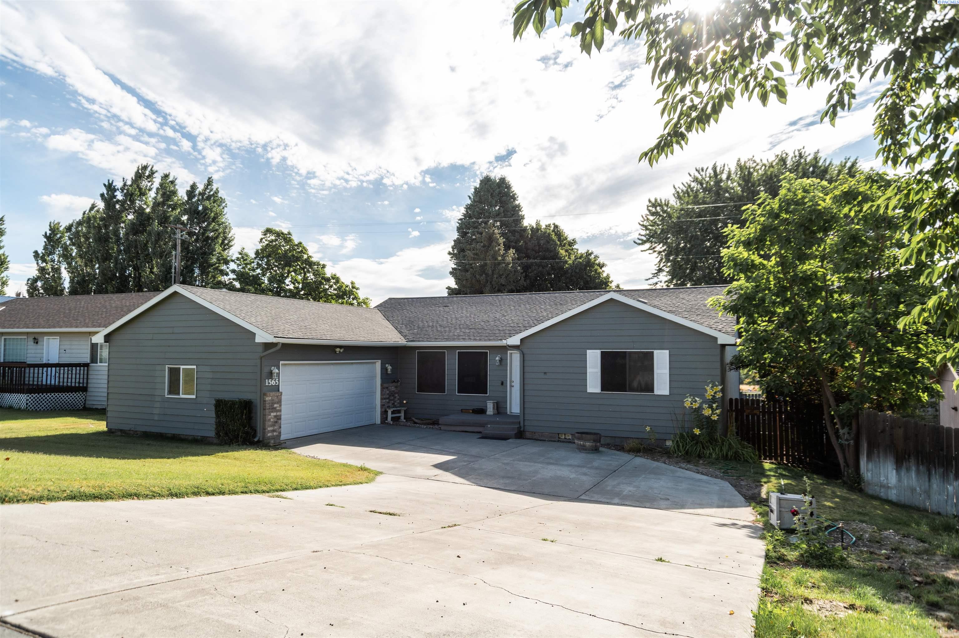 1565 NE 11th St, Benton City, WA 99320