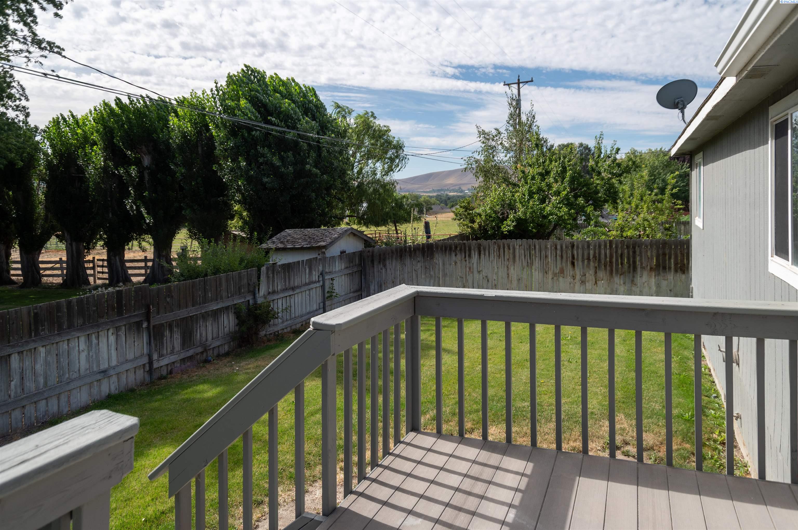 1565 NE 11th St, Benton City, WA 99320