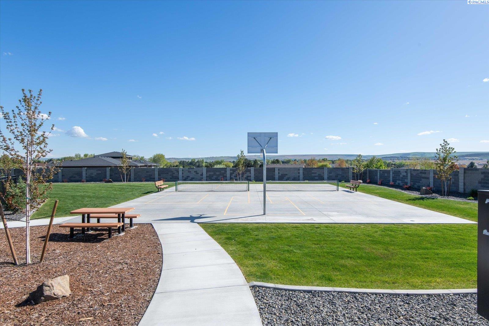 713 Cortona Way, Richland, WA 99352