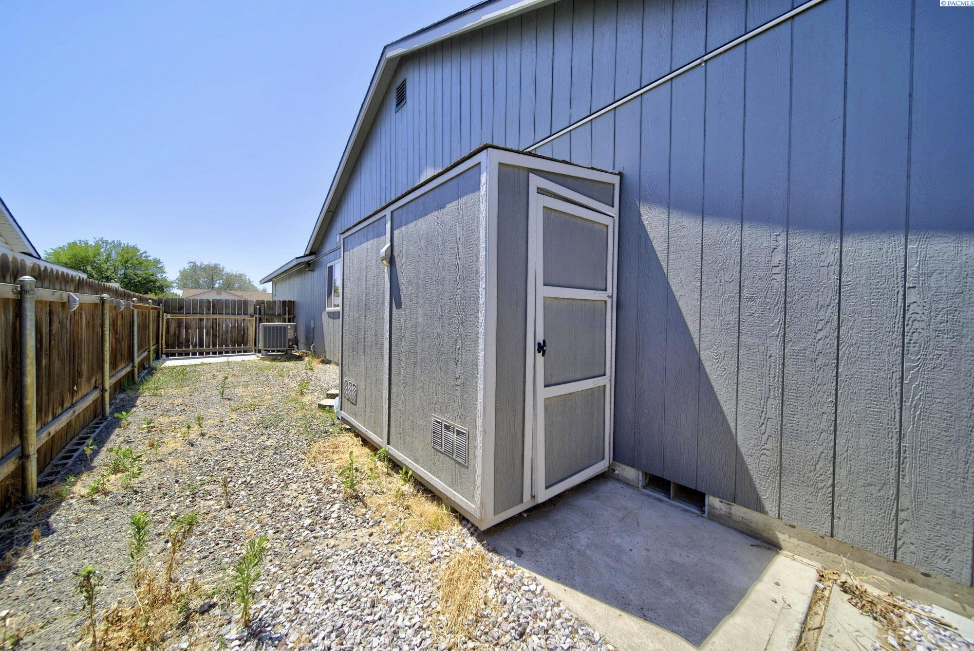 8560 W Canyon Ave, Kennewick, WA 99336