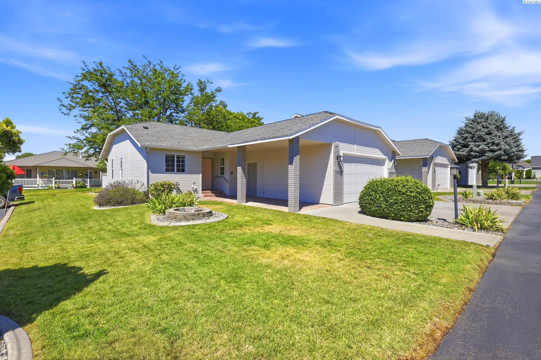 102 Tamarron Ln, Pasco, WA 99301