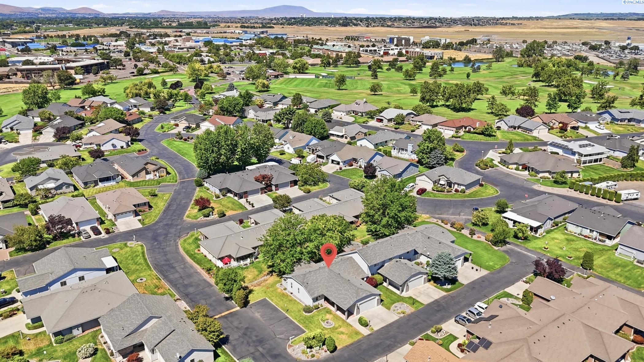 102 Tamarron Ln, Pasco, WA 99301
