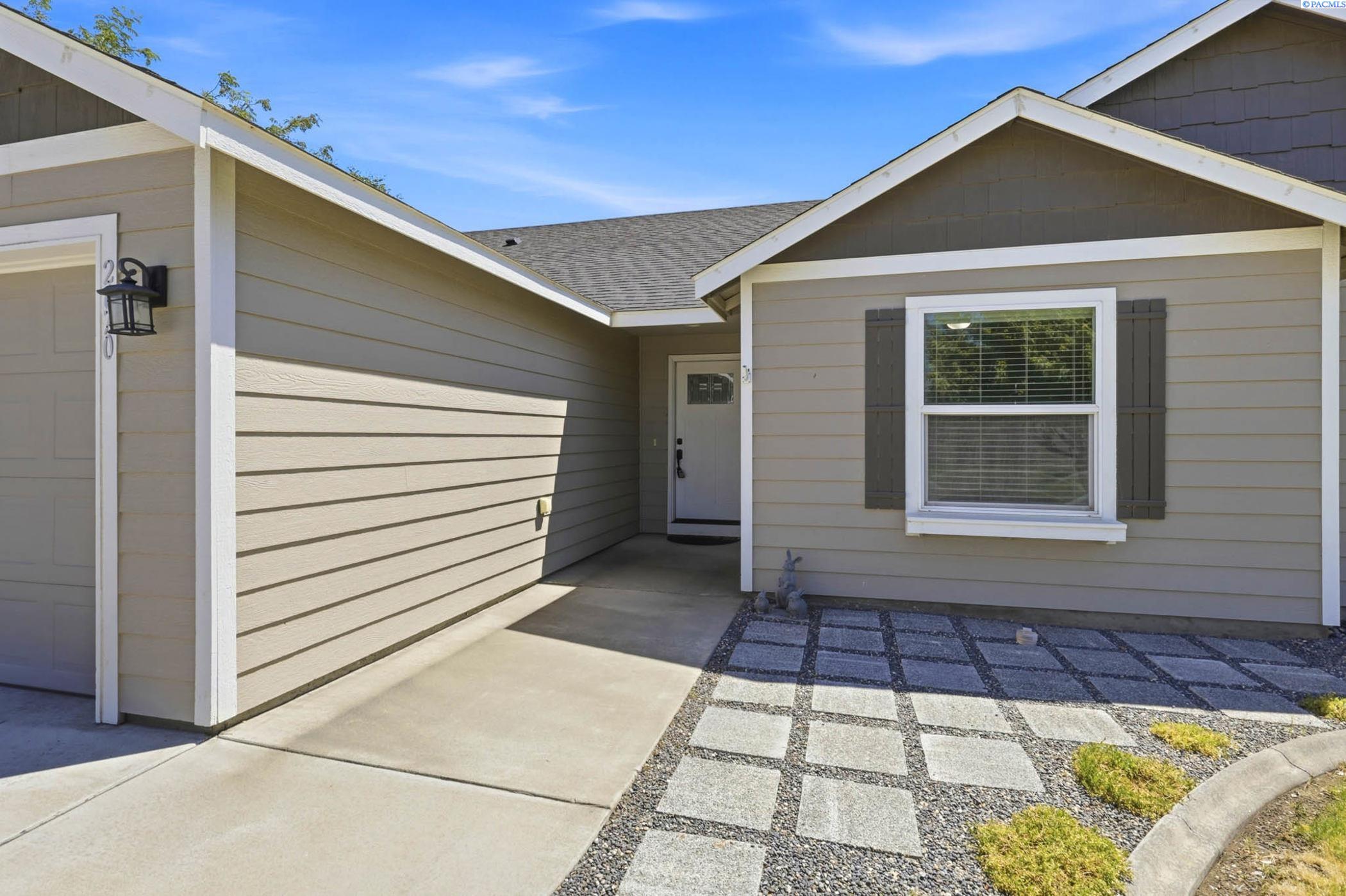 2670 Hickory Ave, West Richland, WA 99353