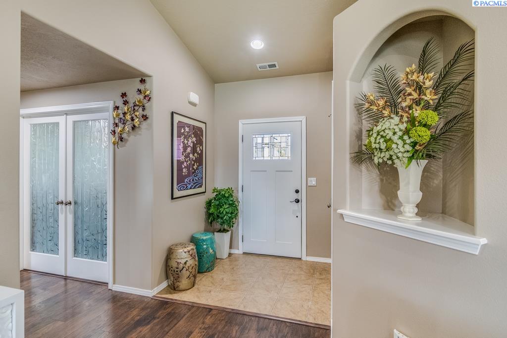 2670 Hickory Ave, West Richland, WA 99353