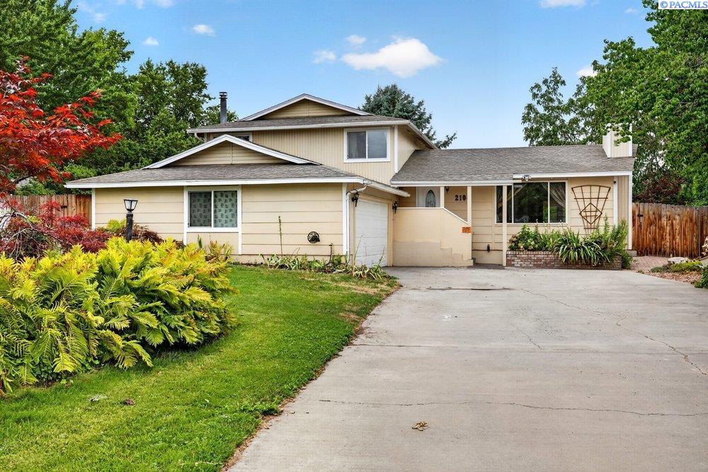 2105 Pheasant Ln, West Richland, WA 99353