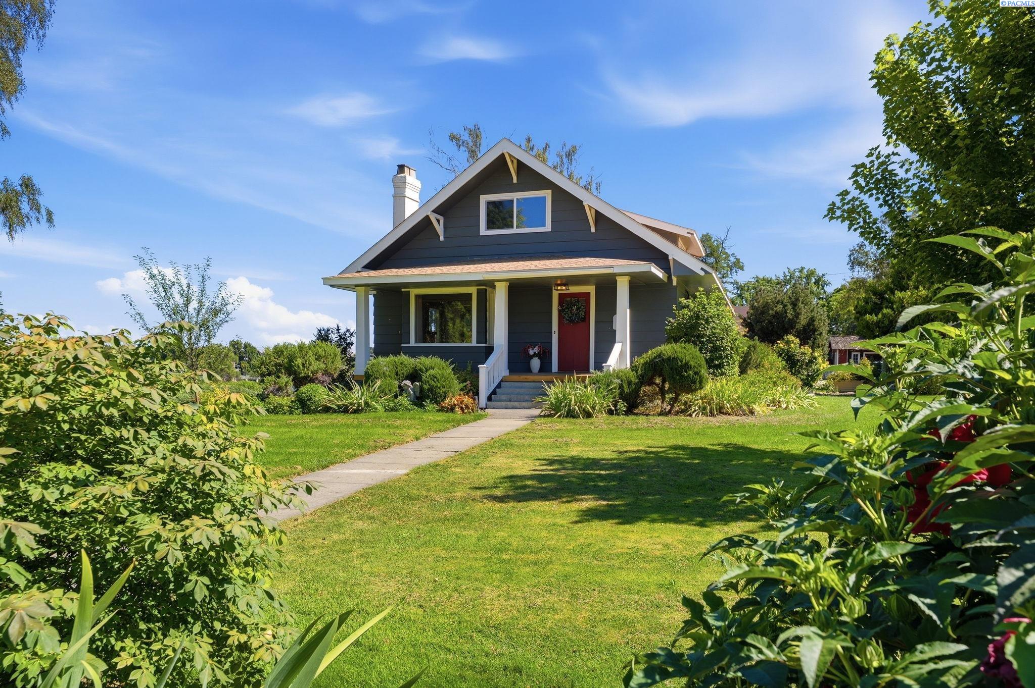 106 7th St, Prosser, WA 99350-1127