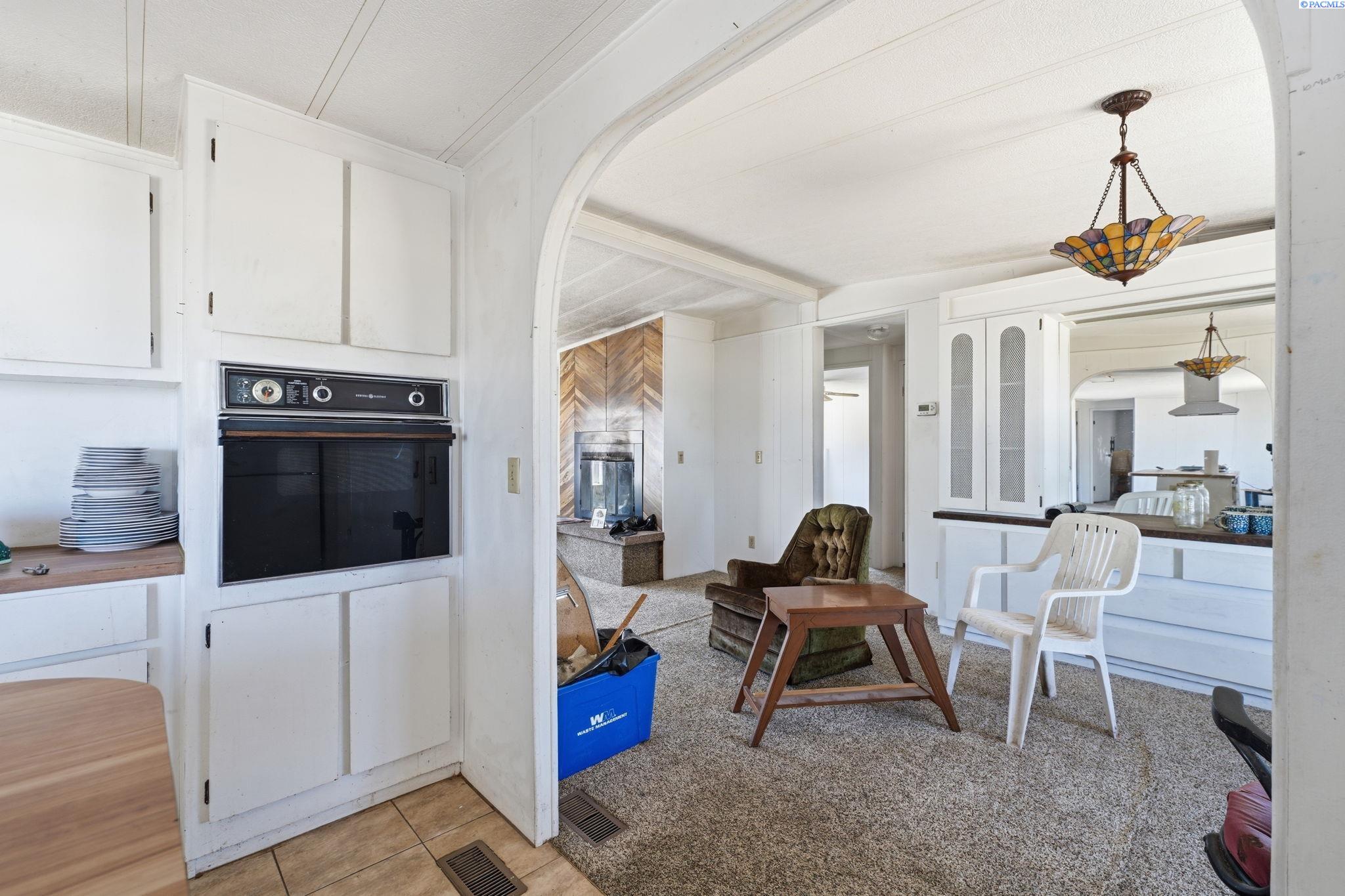 273 Harbor Blvd, Burbank, WA 99323