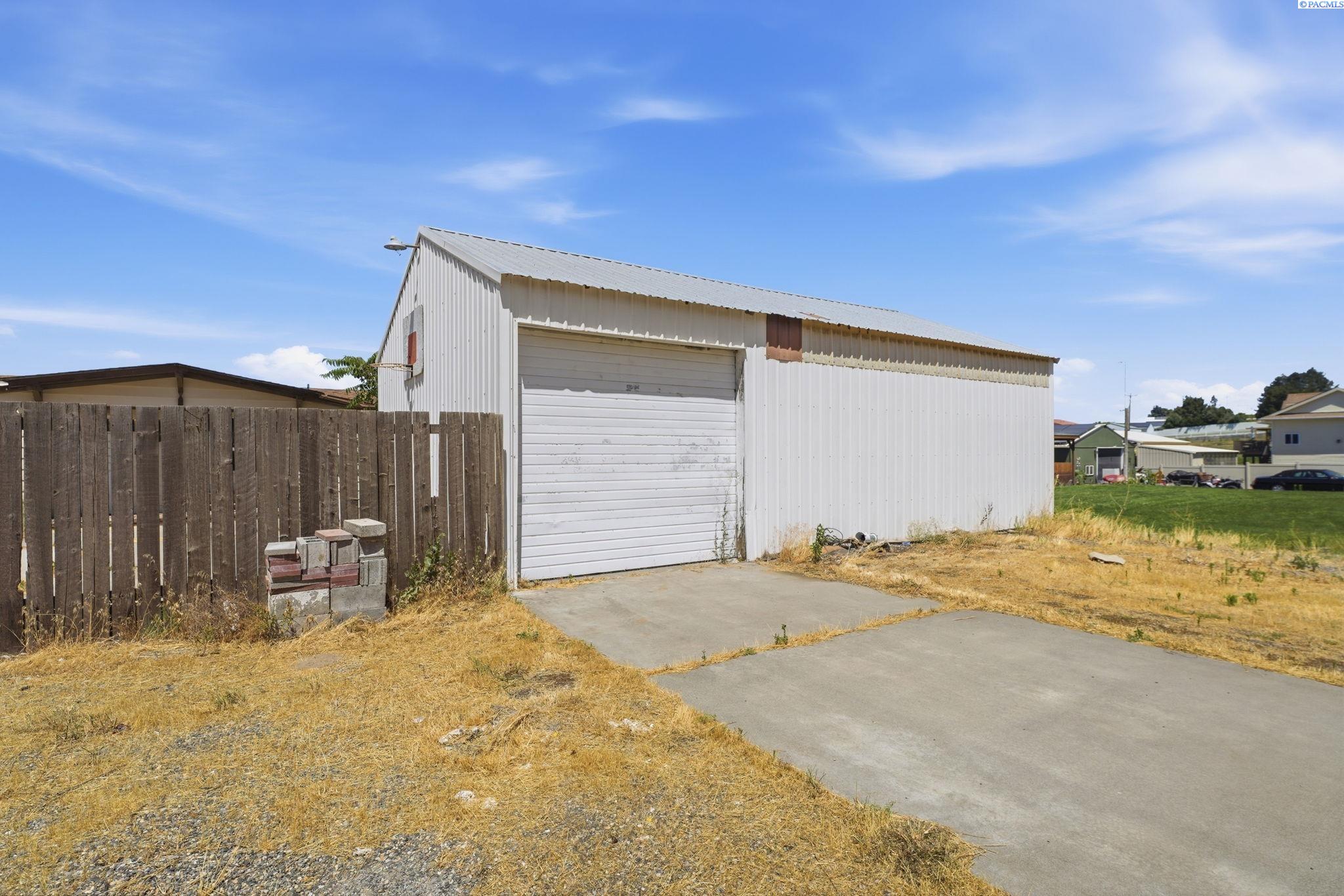 273 Harbor Blvd, Burbank, WA 99323
