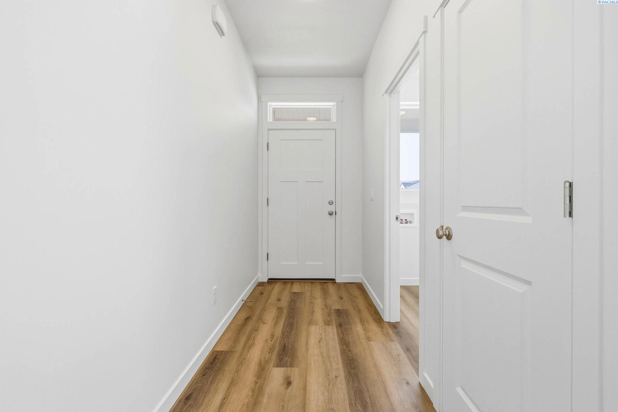 1422 Lena Ave, Benton City, WA 99320