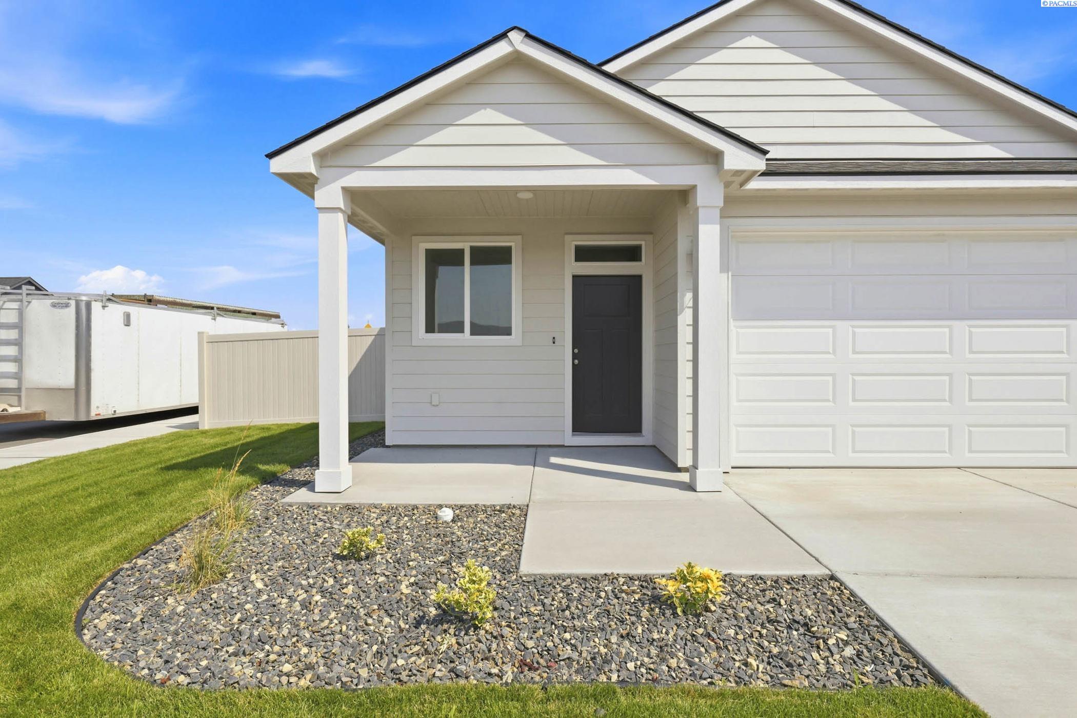 1422 Lena Ave, Benton City, WA 99320