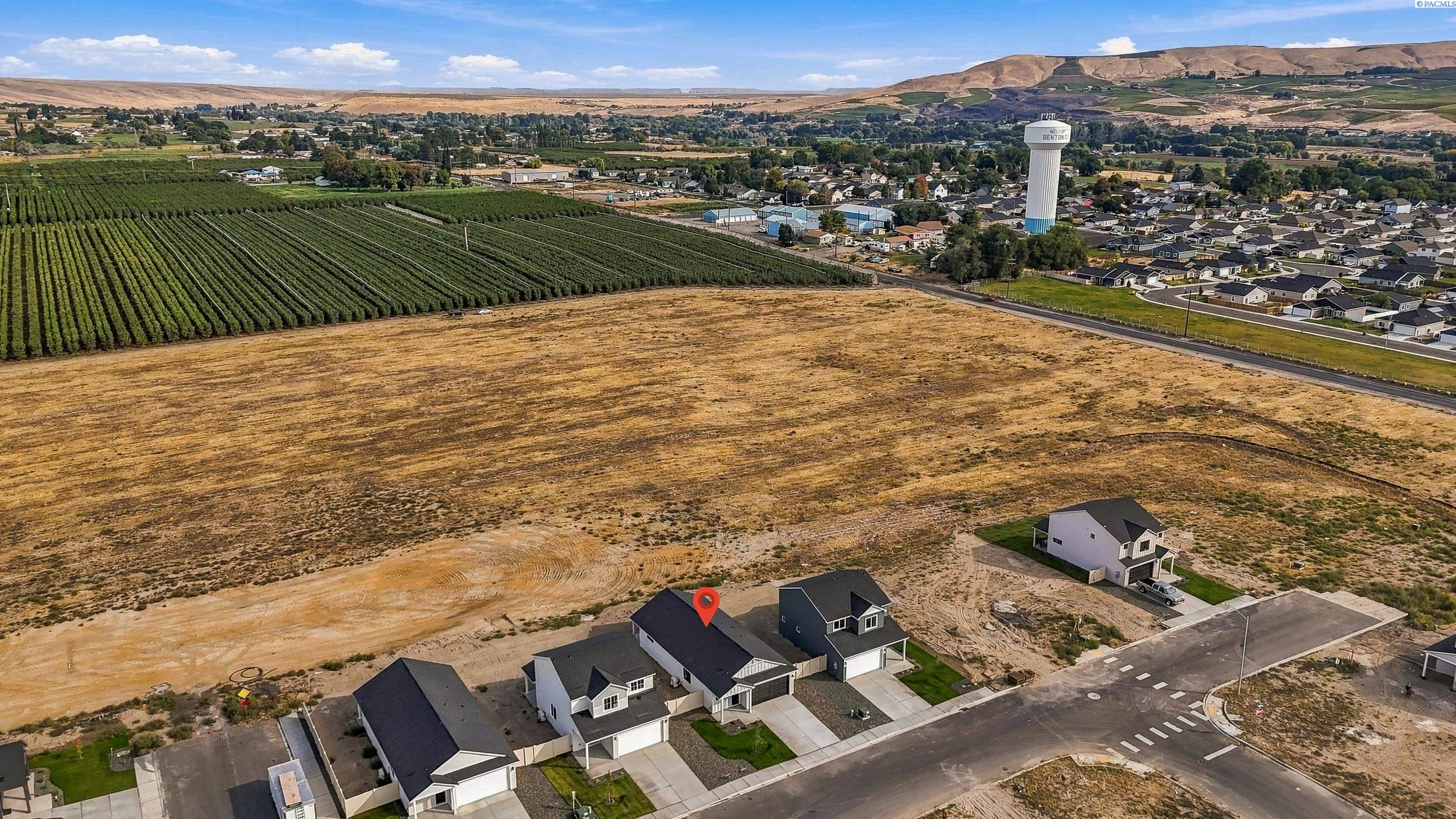 1418 Lena Ave, Benton City, WA 99320