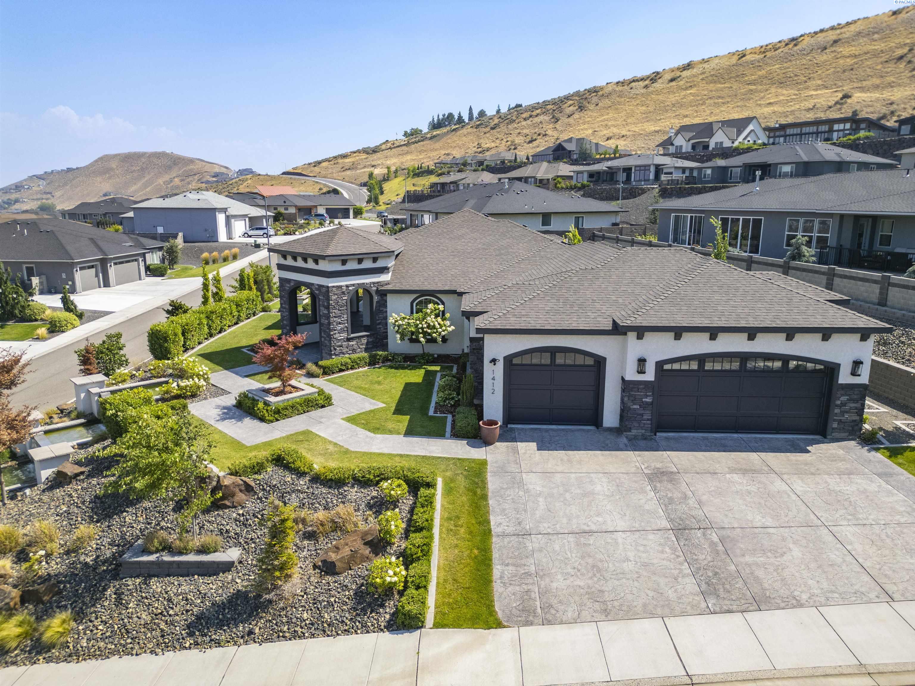 1412 Meadow Hills Dr, Richland, WA 99352