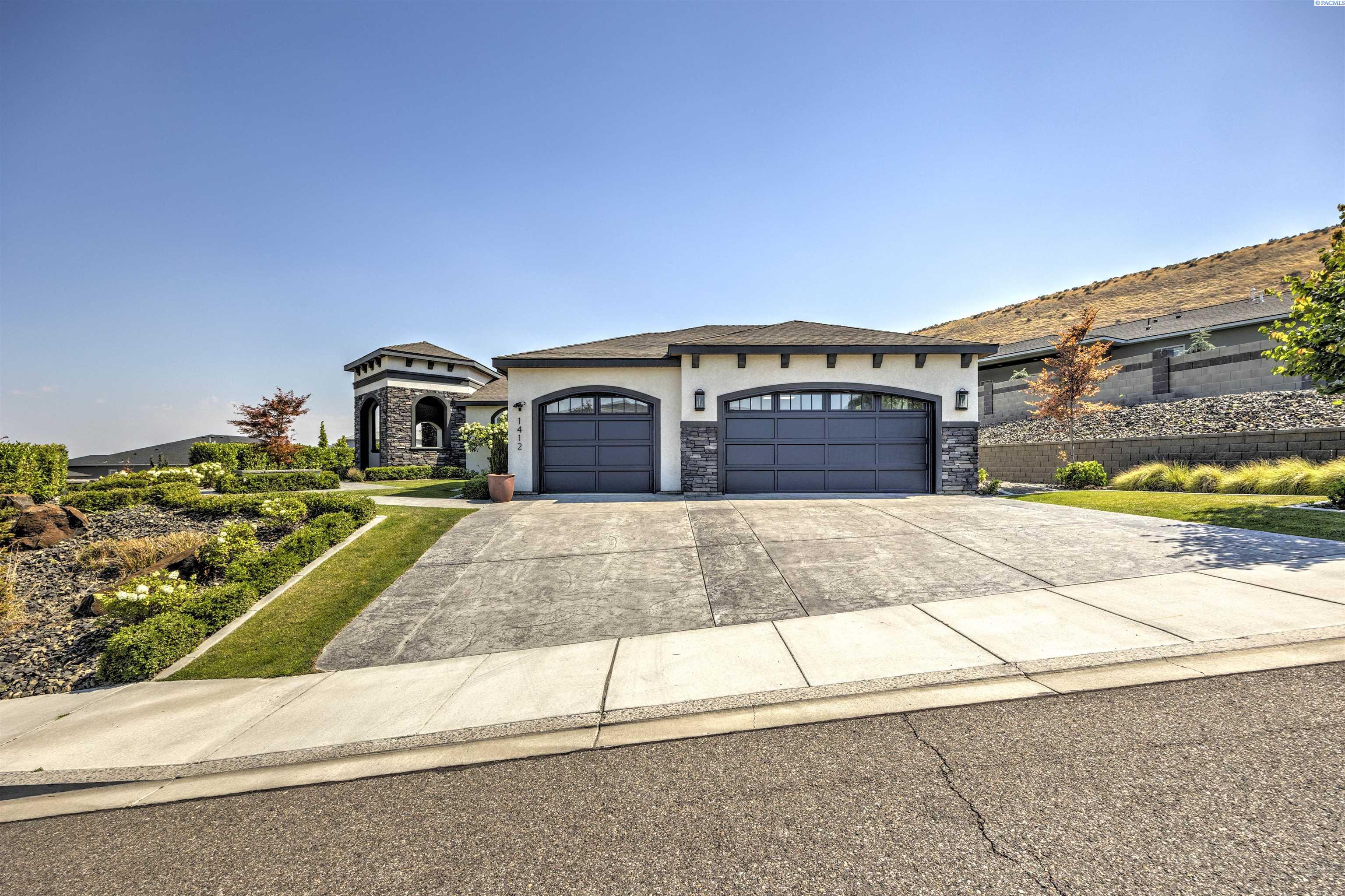 1412 Meadow Hills Dr, Richland, WA 99352