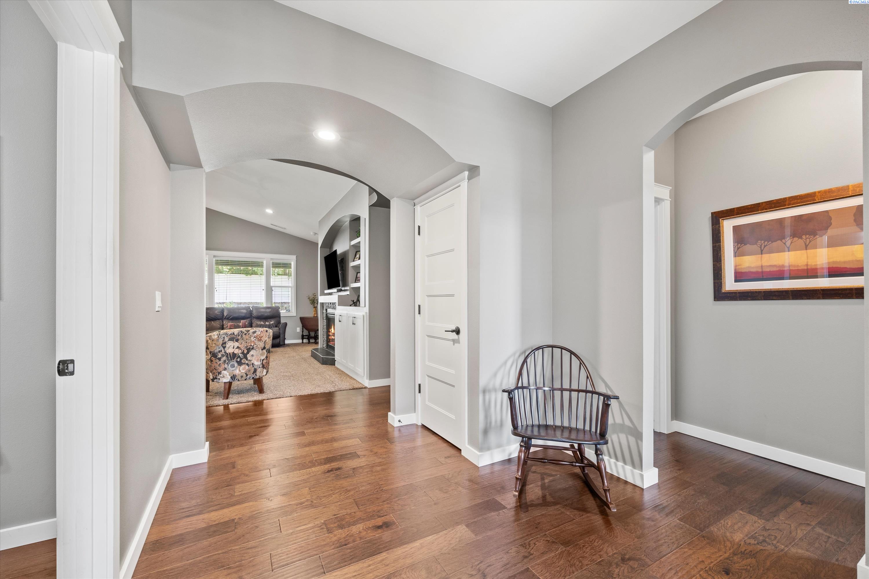 4715 Bermuda Dunes Dr, Pasco, WA 99301-2198