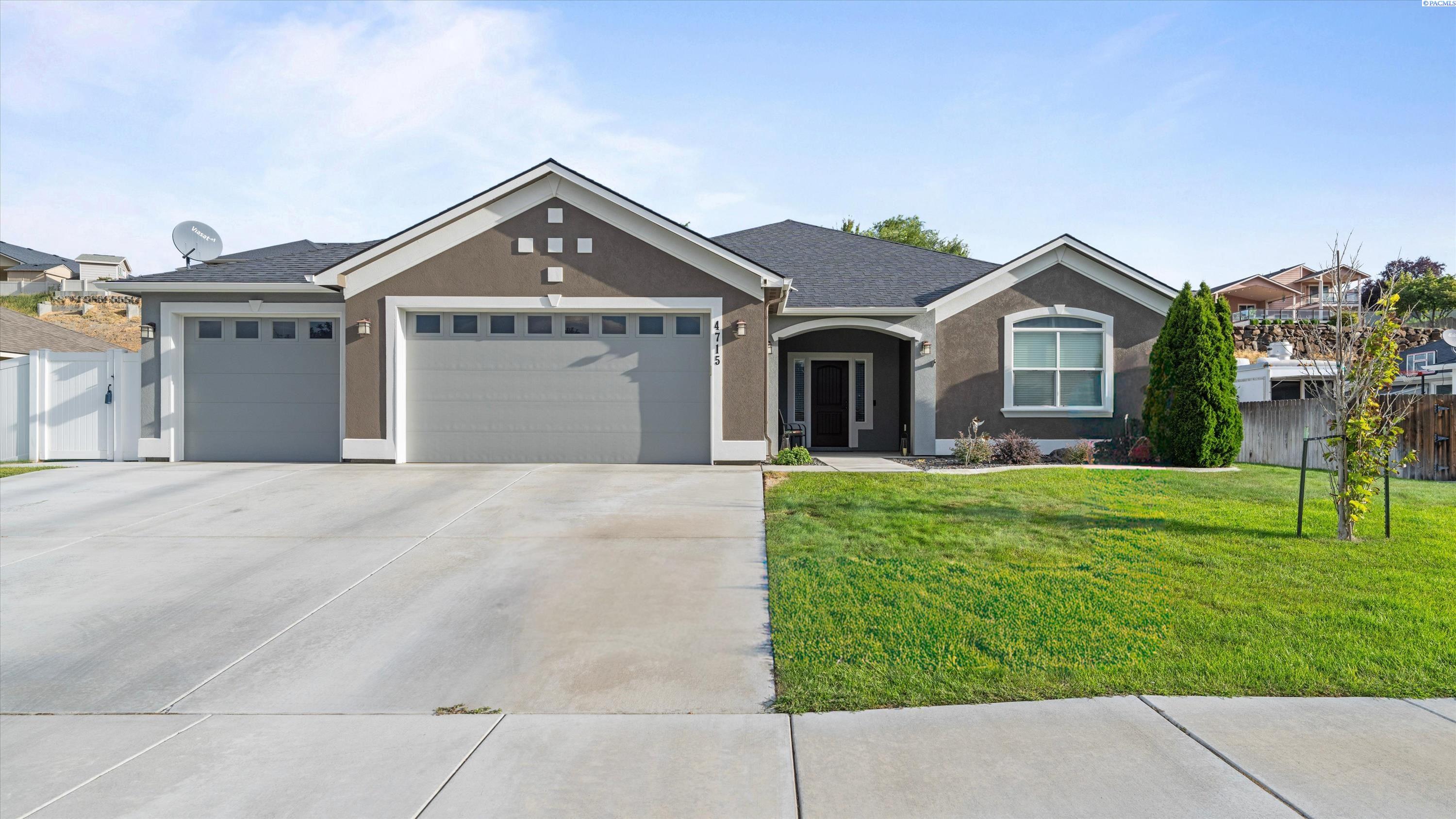 4715 Bermuda Dunes Dr, Pasco, WA 99301-2198