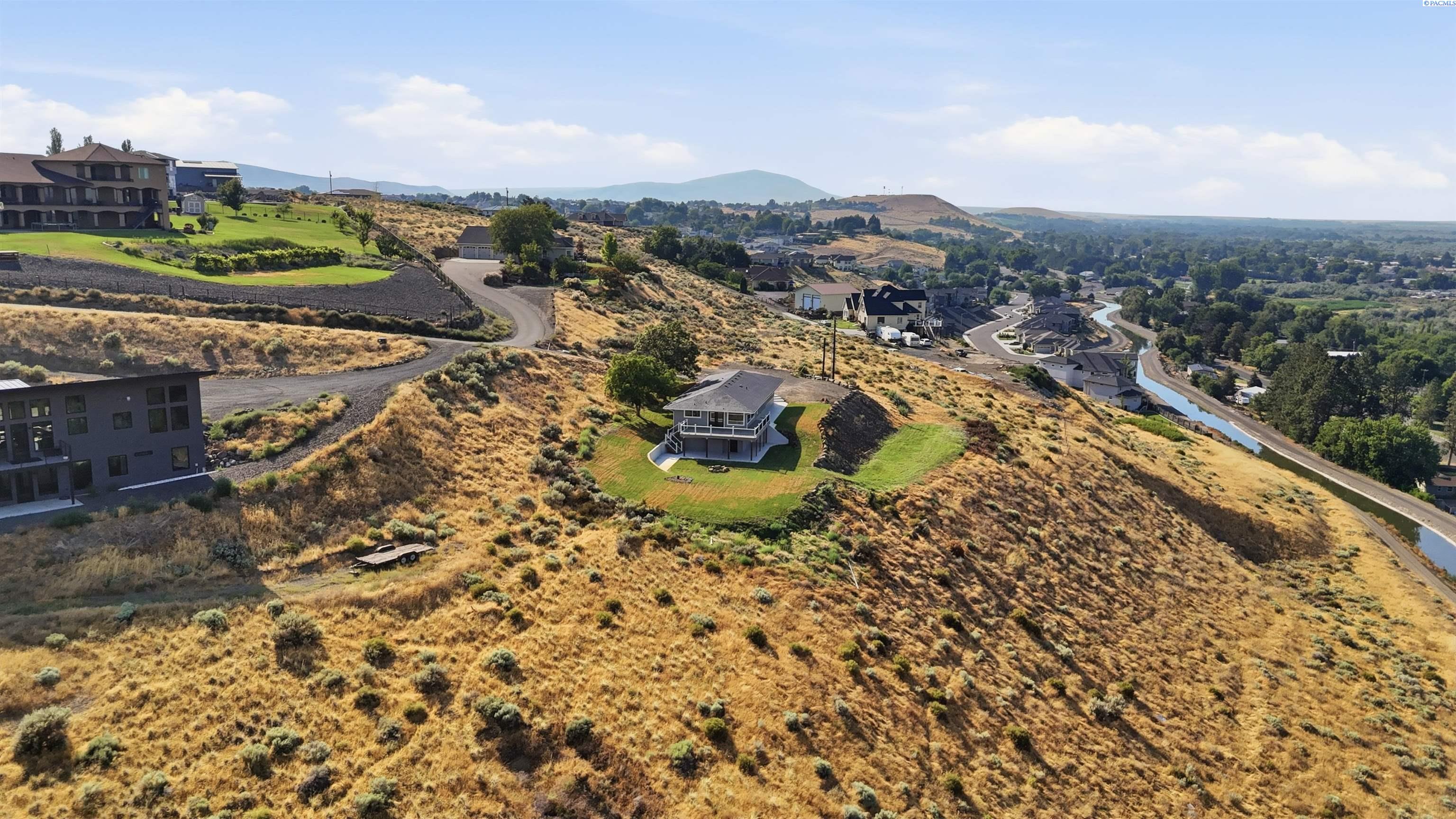 1830 N Artemis Ridge Pr Ne, West Richland, WA 99353