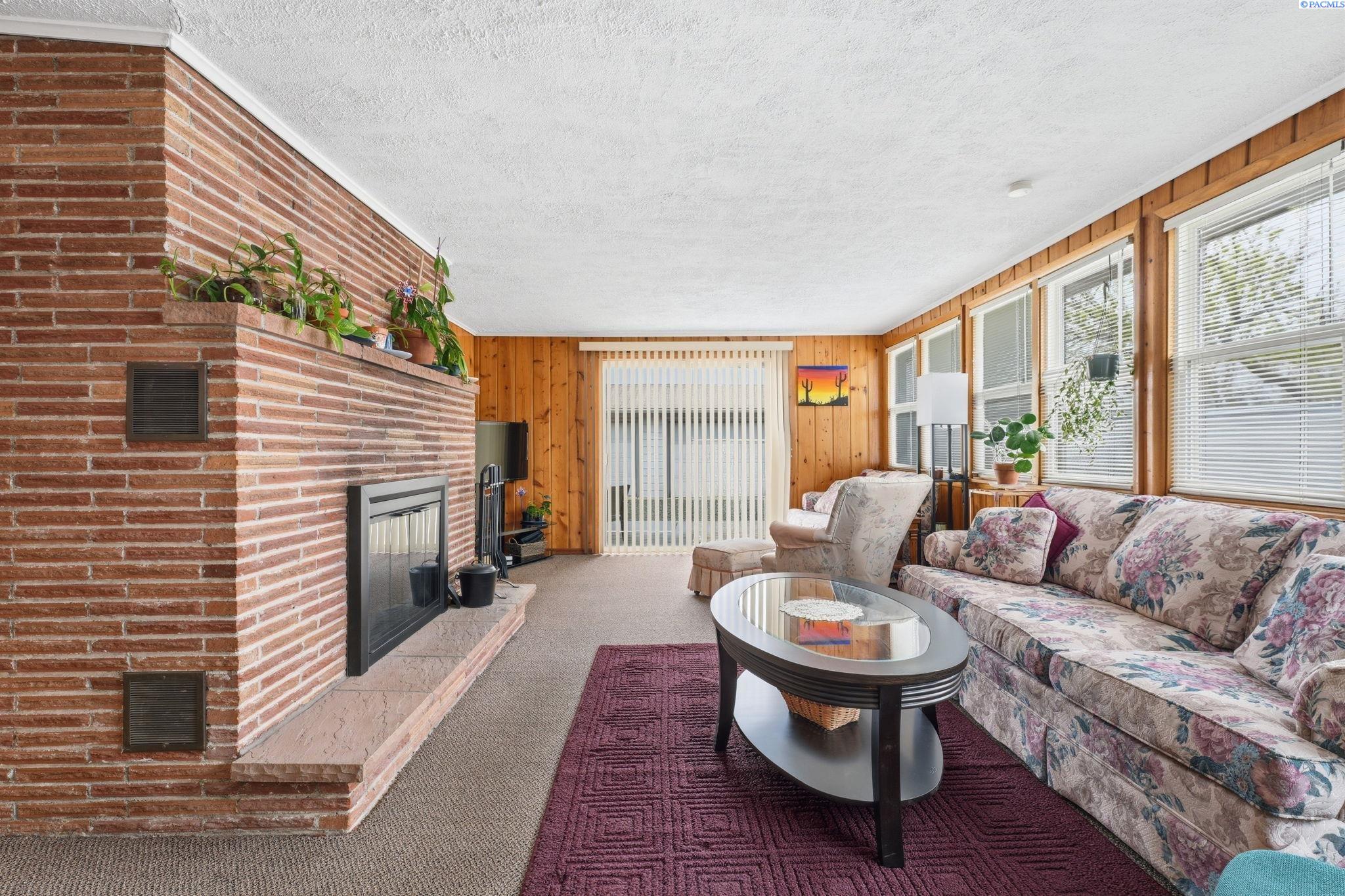 903 E 27th Ave, Kennewick, WA 99337