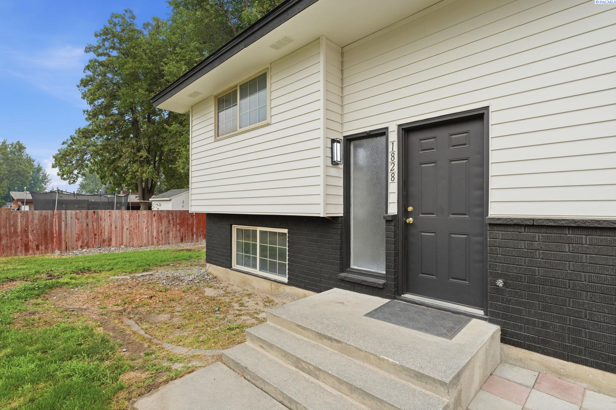 1828 W 19th Ave, Kennewick, WA 99337