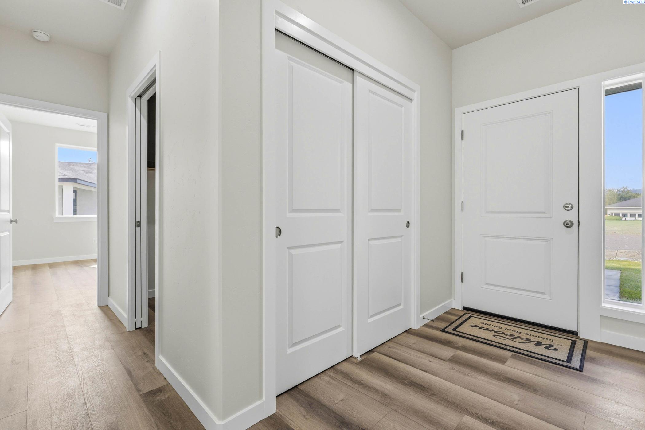2119 S Elm Pl, Kennewick, WA 99337