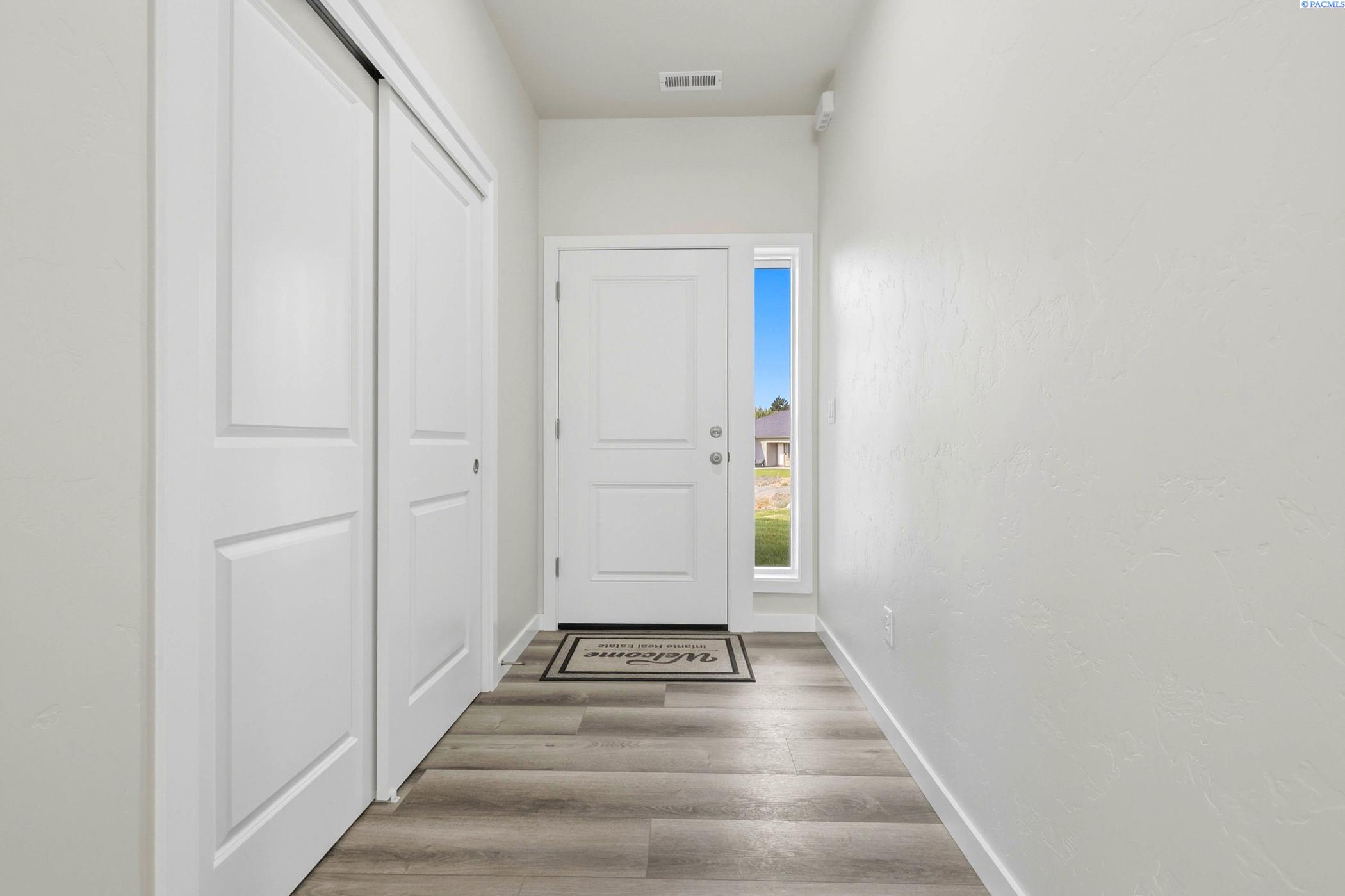2119 S Elm Pl, Kennewick, WA 99337