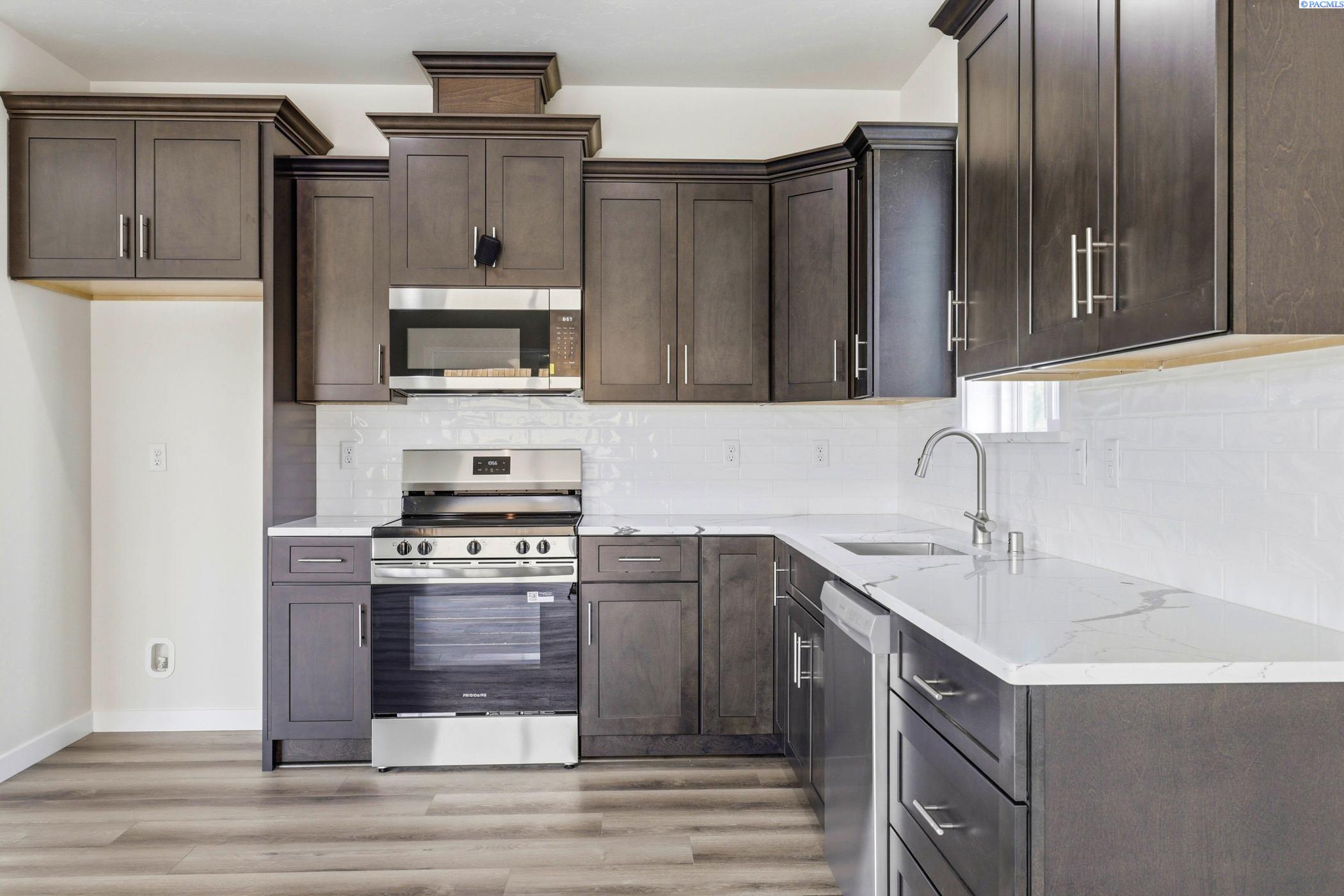 2119 S Elm Pl, Kennewick, WA 99337