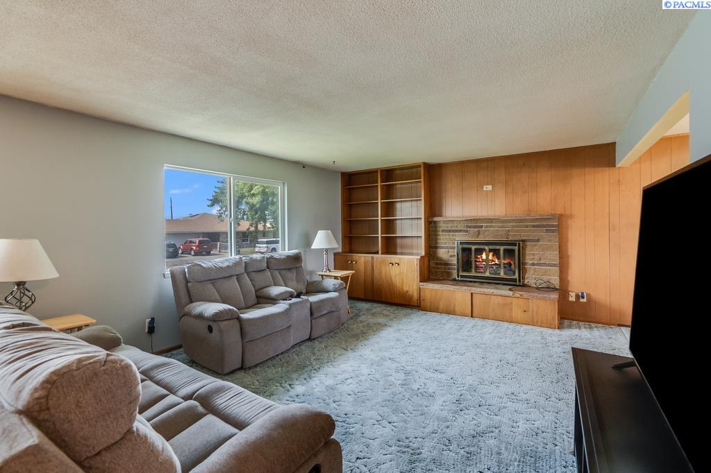 4012 W Deschutes Ave, Kennewick, WA 99336