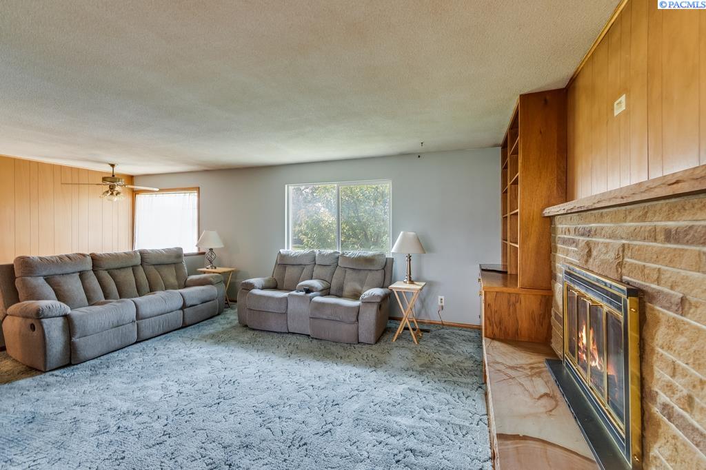 4012 W Deschutes Ave, Kennewick, WA 99336