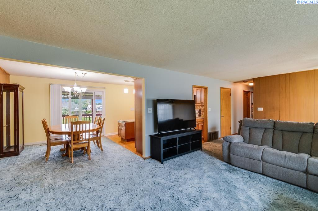4012 W Deschutes Ave, Kennewick, WA 99336
