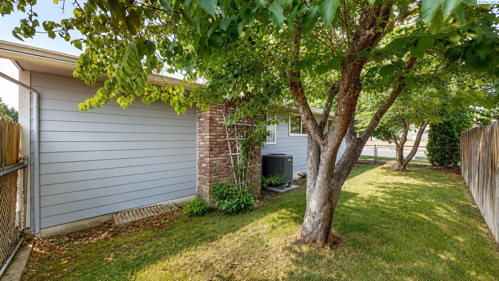 1878 Mahan Ave, Richland, WA 99354