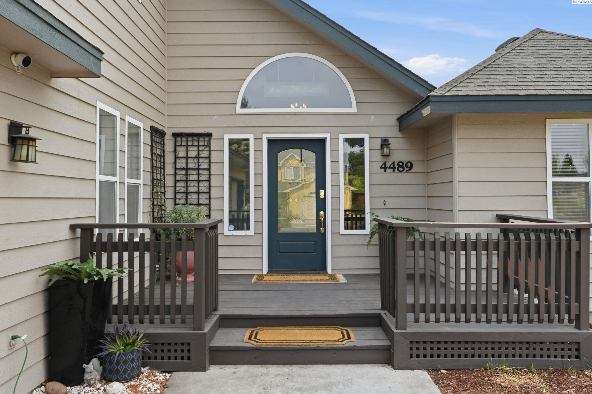 4489 Northlake Dr, West Richland, WA 99353