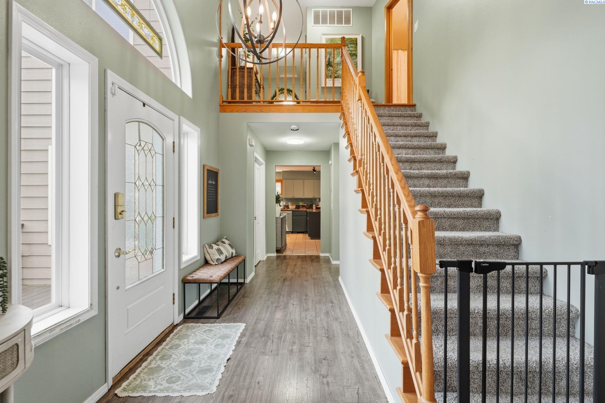 4489 Northlake Dr, West Richland, WA 99353
