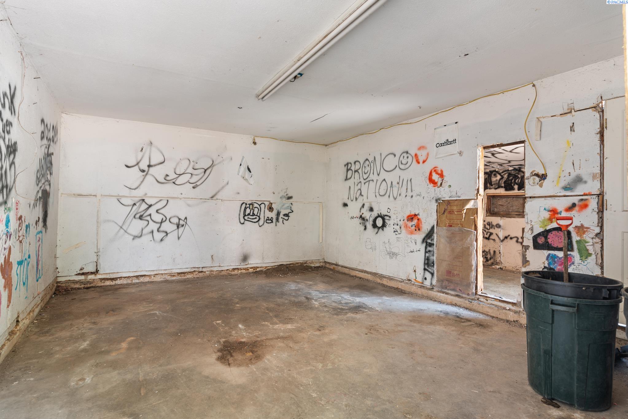 1105 W Grand Ronde Ave, Kennewick, WA 99336