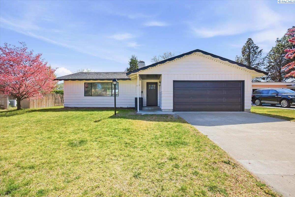 2421 W Grand Ronde Pl, Kennewick, WA 99336