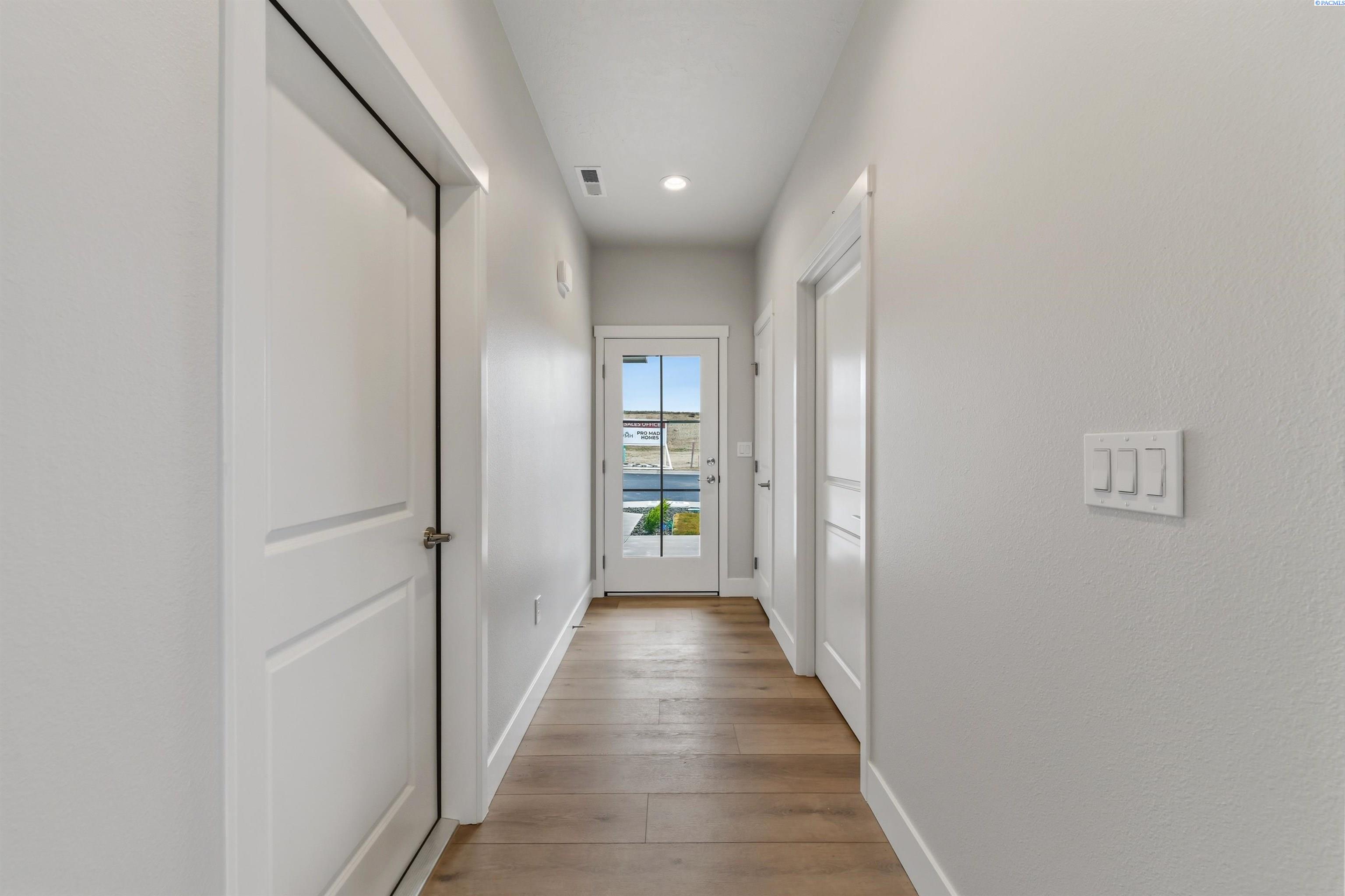 703 Honeylicious St, Richland, WA 99352