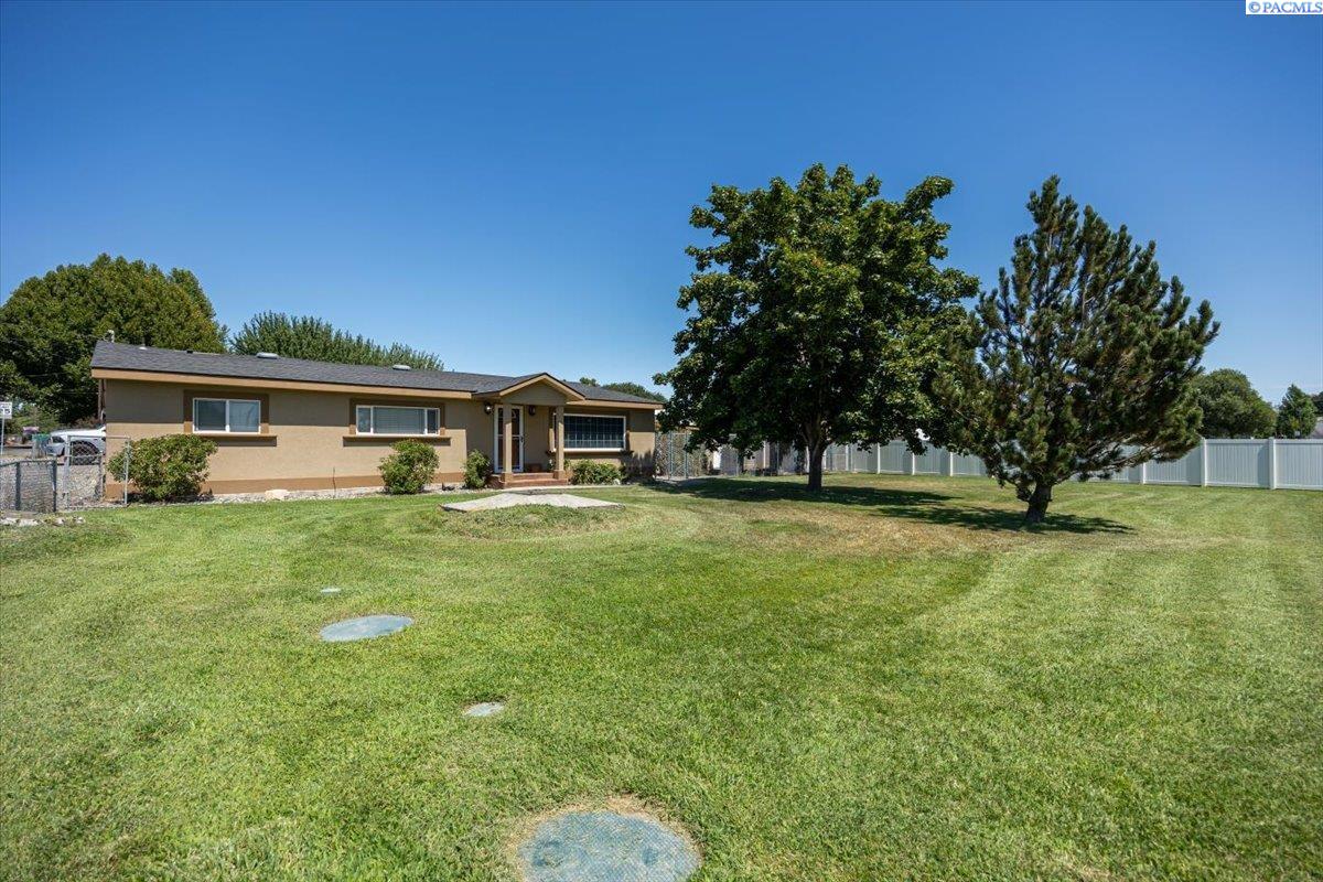 1203 E 27th Ave, Kennewick, WA 99337