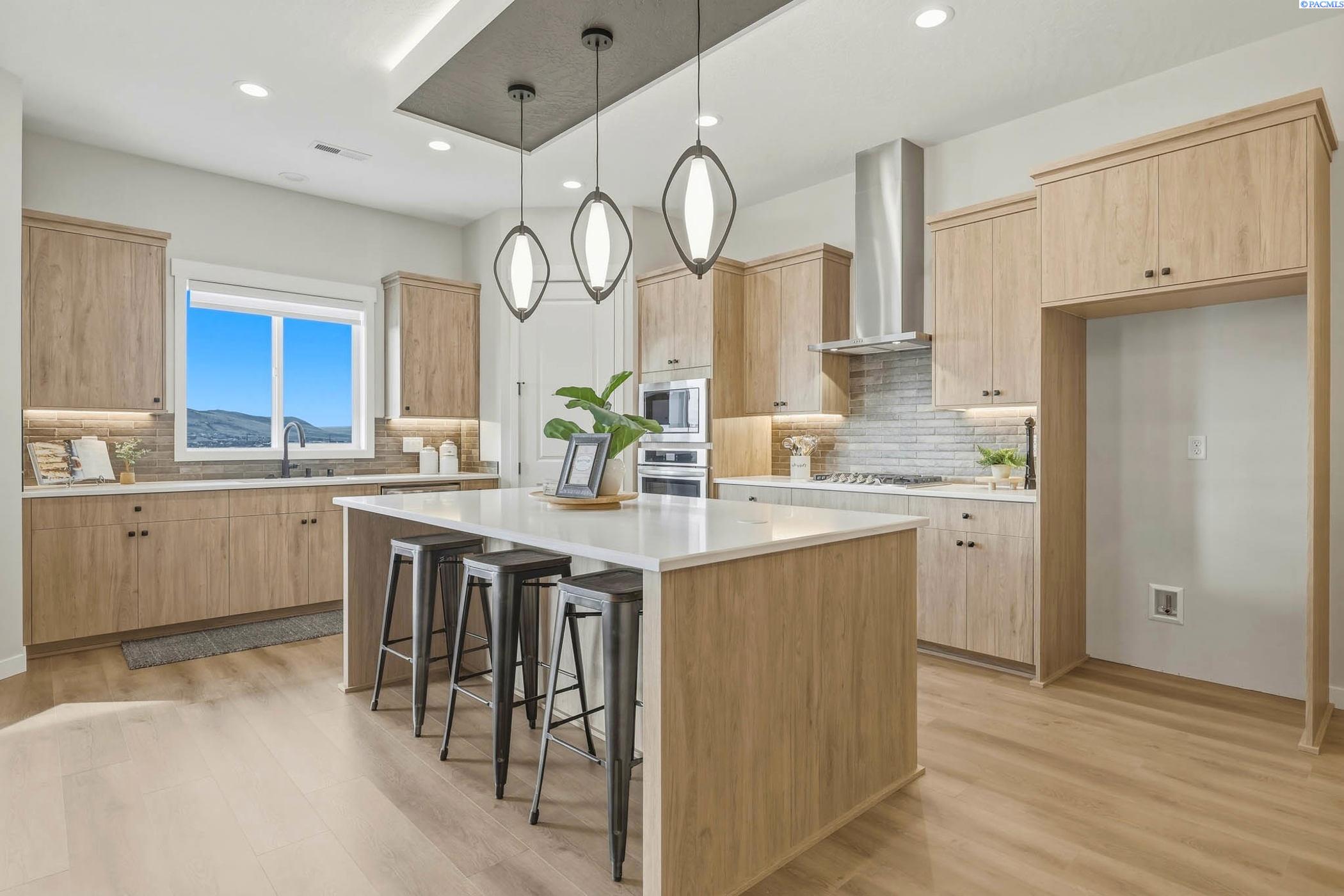 867 Thebes St, West Richland, WA 99353