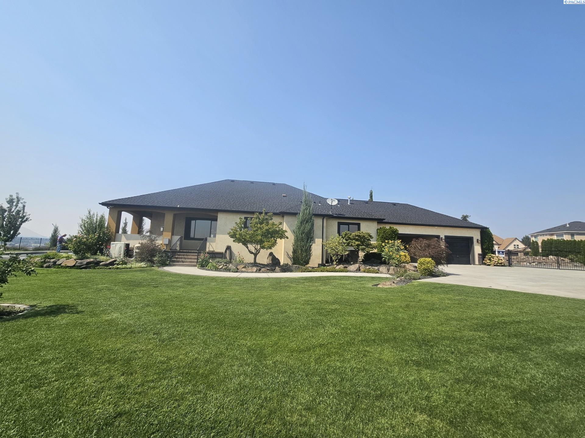 922 W Allenwhite Dr, Richland, WA 99352