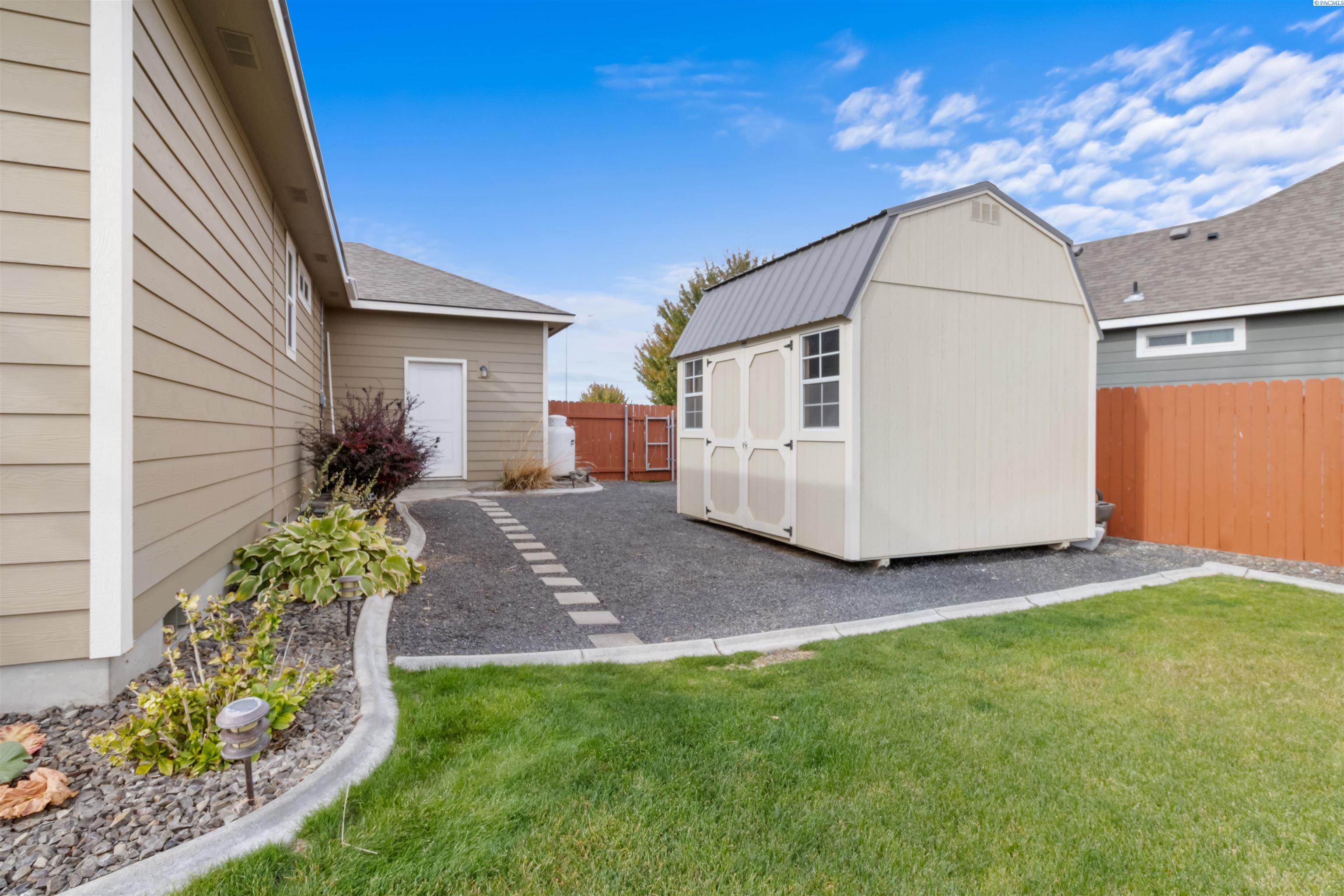 6228 Cobalt Dr, West Richland, WA 99353