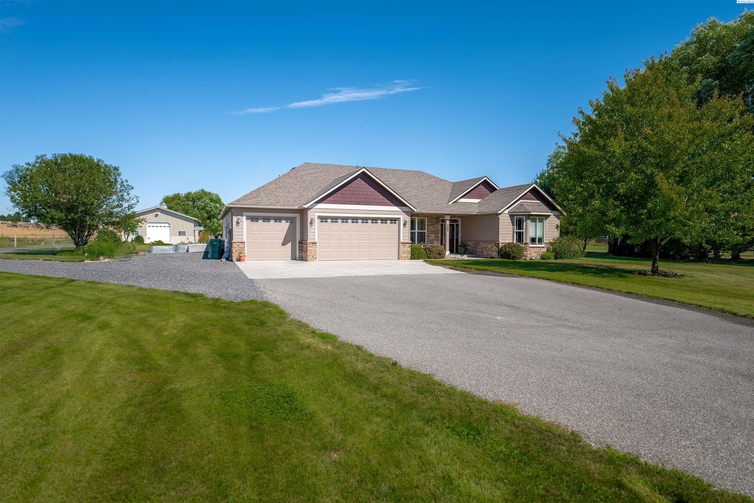 12115 Paige Ln, Prosser, WA 99350