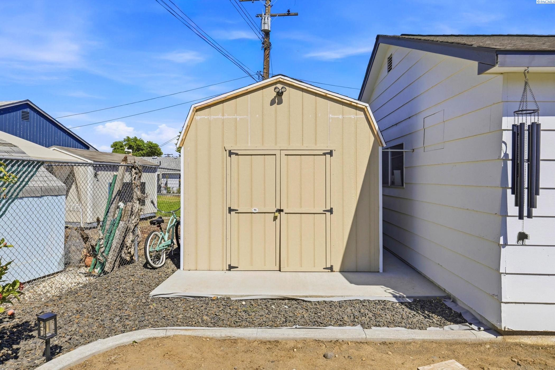 2006 Tinkle St, Richland, WA 99354