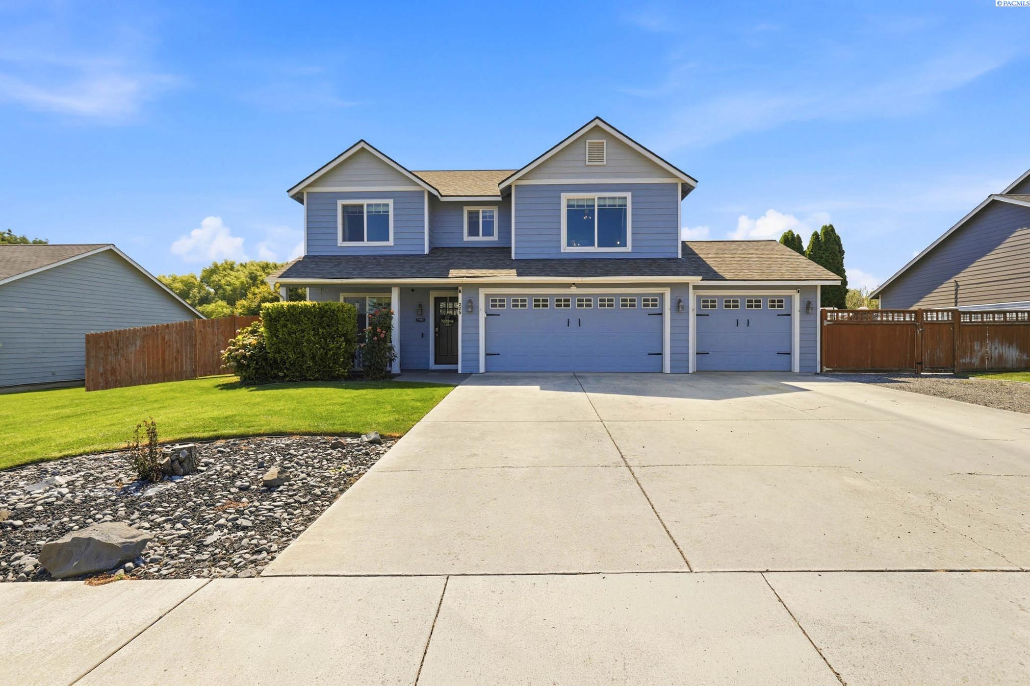 225 W 53rd Ave, Kennewick, WA 99337