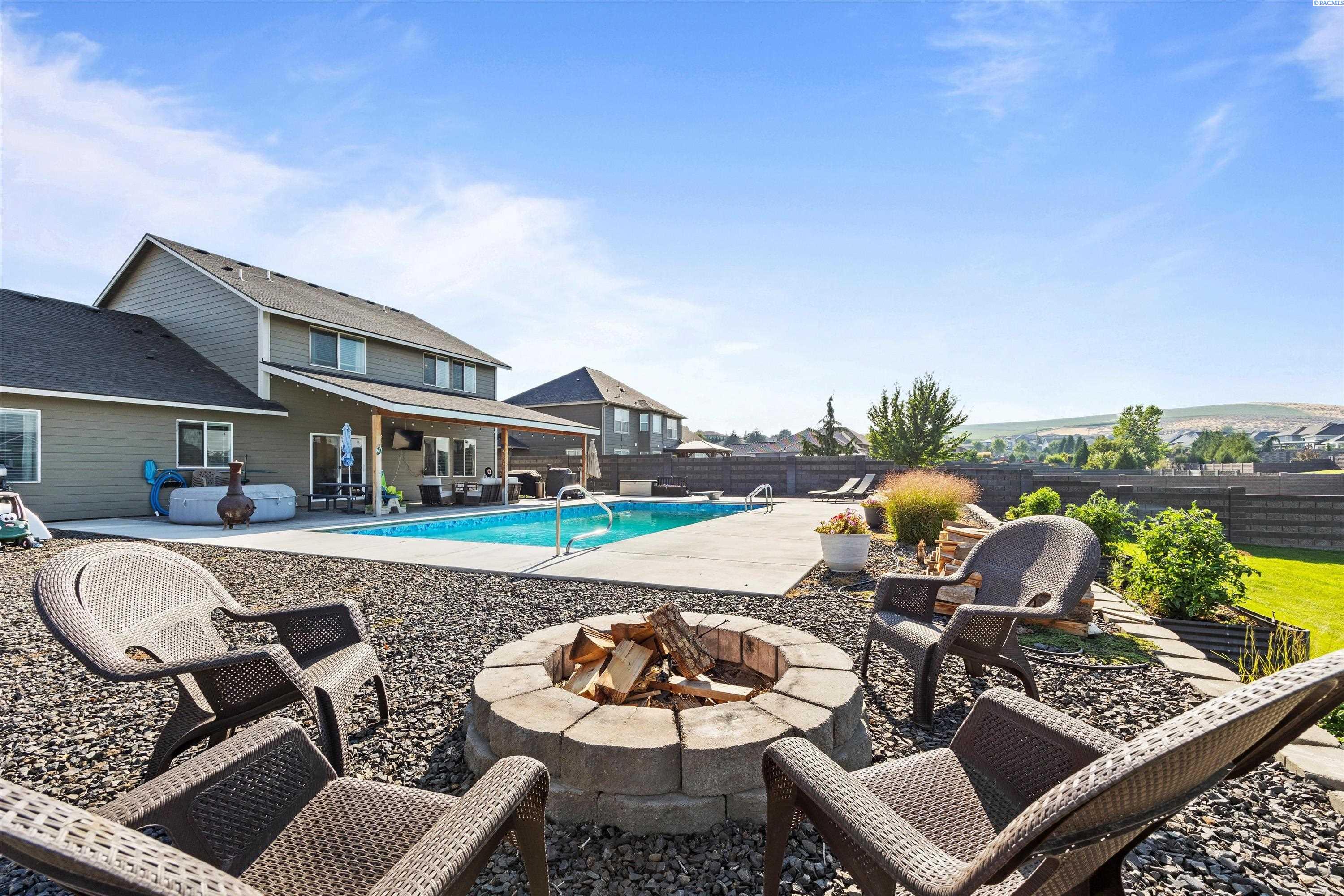 84622 Summit View Dr, Kennewick, WA 99338