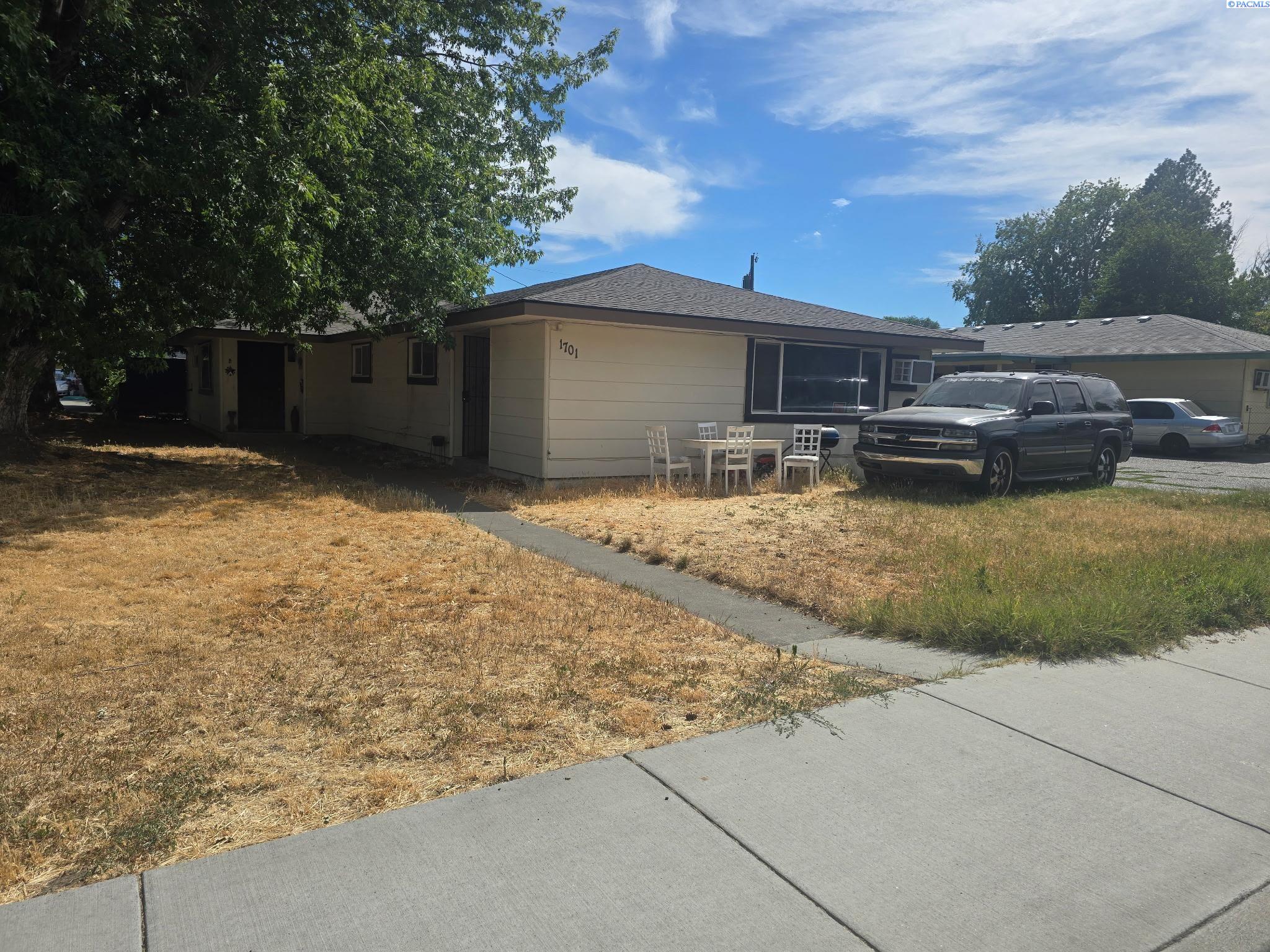 1701 W 5th Ave, Kennewick, WA 99336