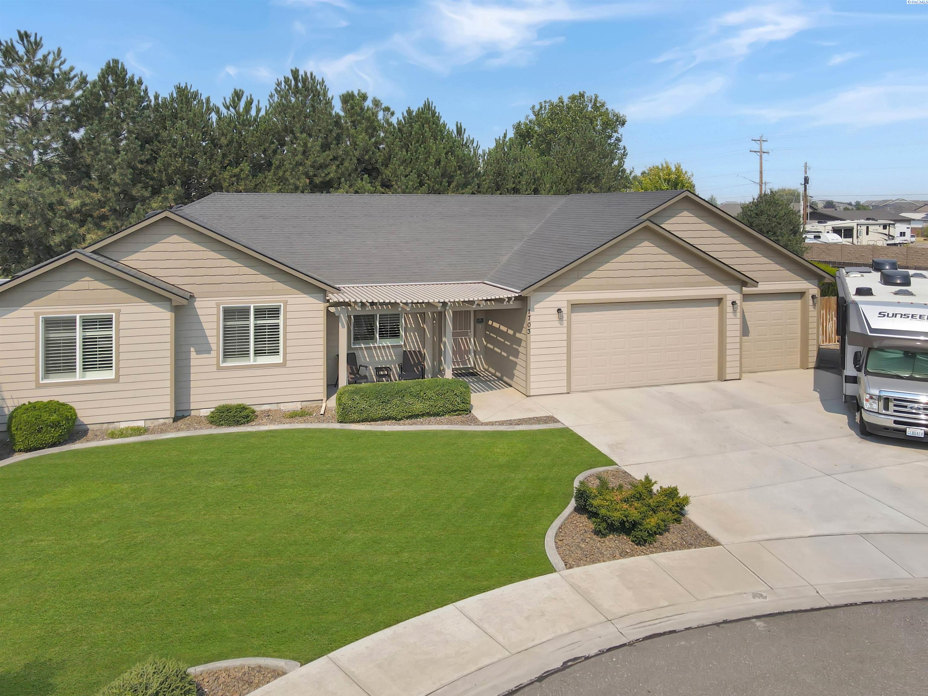 1703 Ironwood Ave, West Richland, WA 99353
