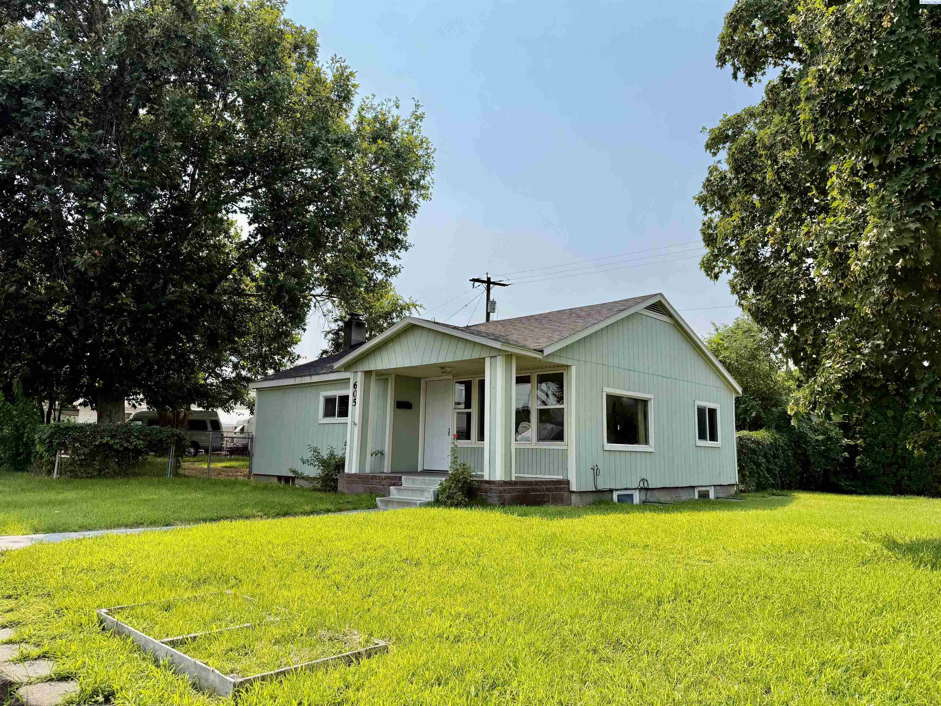 605 Smith Ave, Richland, WA 99352