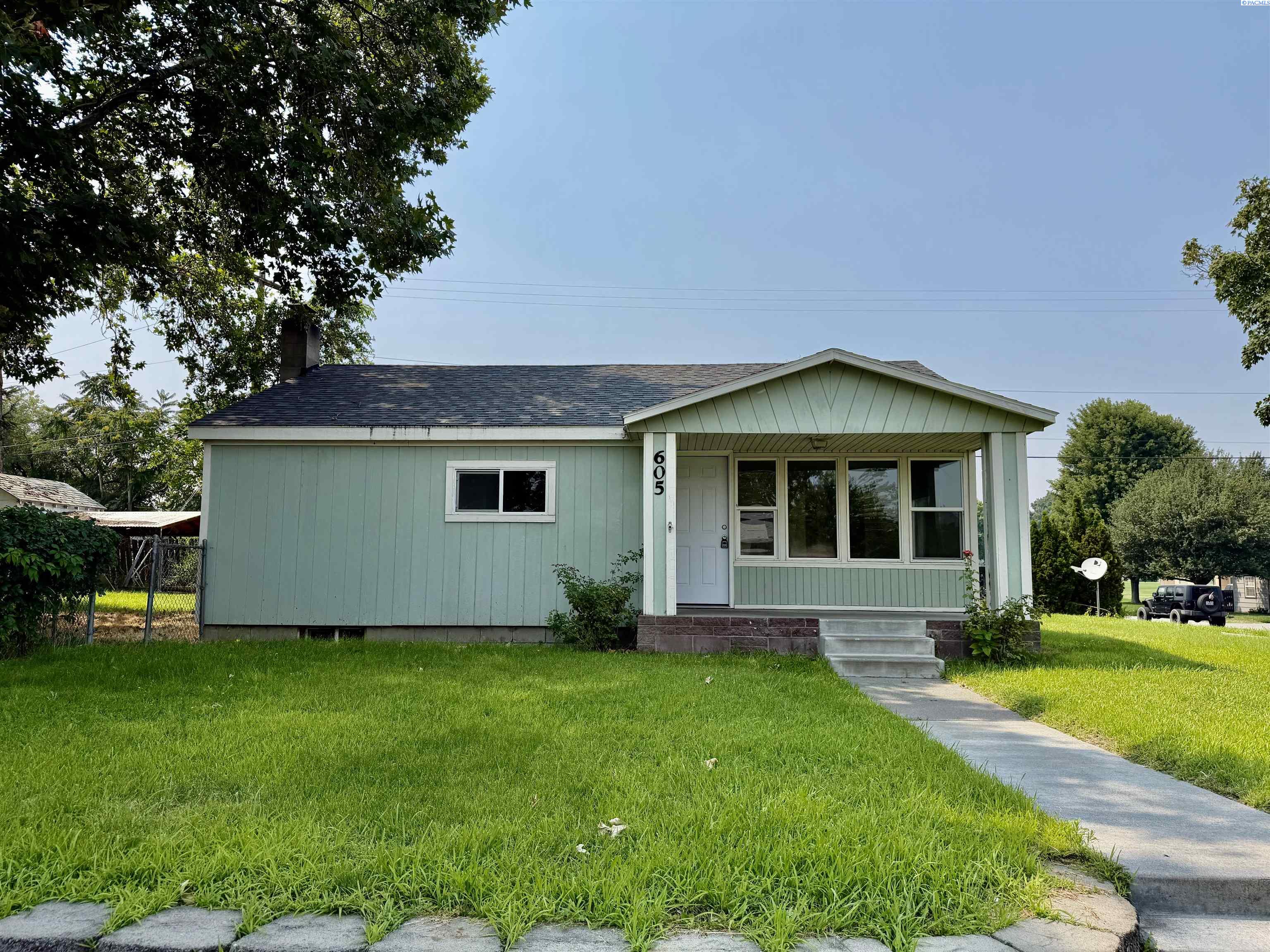 605 Smith Ave, Richland, WA 99352