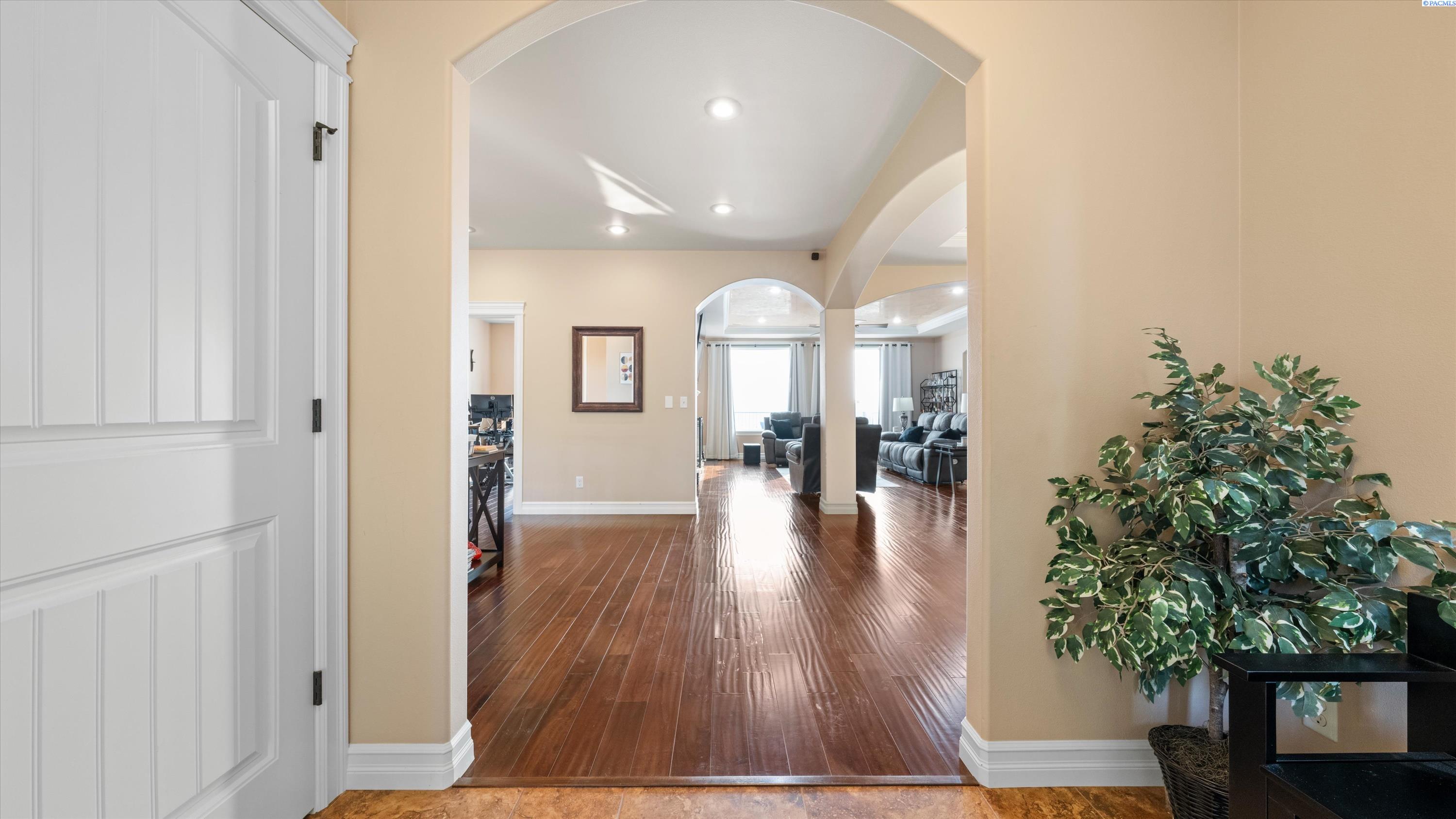 490 Riverwood St, Richland, WA 99352
