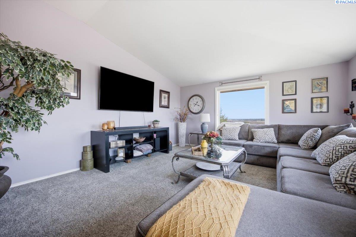 210 Rachel Rd, Kennewick, WA 99338