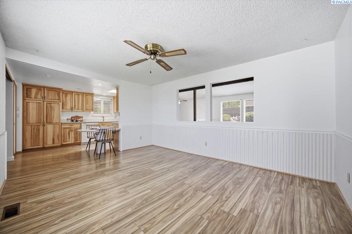 5915 W Victoria Ave, Kennewick, WA 99336